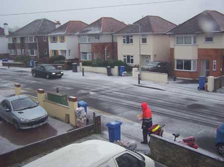 Jolliffe Road Poole. Thank you Postman for continuing to deliver despite being snowed upon! Taken at about 10.55am 6th Jan! By Shirley Worth.