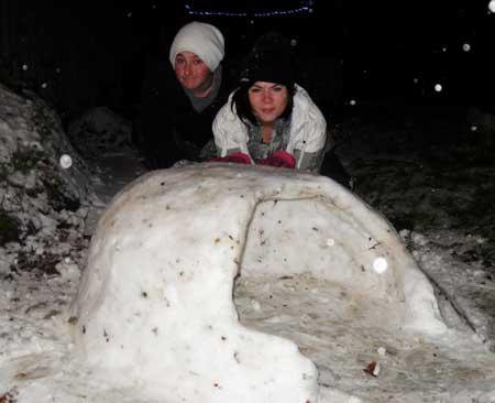 This is the igloo we made in our backgarden, in Kinson, Bournemouth. It took us 5 hours and 8 cups of tea to complete, but was well worth it. Sent in by Jodie Bush and Danny Sheppard. Jan 6, 2010. 