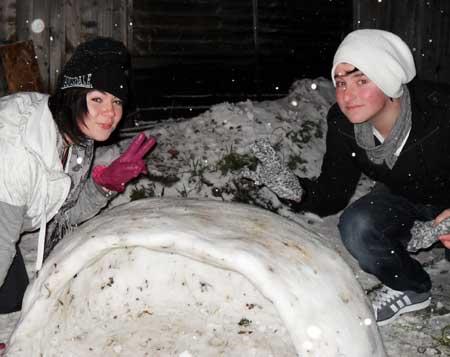 This is the igloo we made in our backgarden, in Kinson, Bournemouth. It took us 5 hours and 8 cups of tea to complete, but was well worth it. Sent in by Jodie Bush and Danny Sheppard. Jan 6, 2010.   