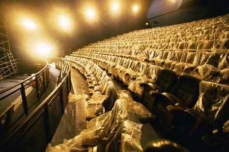 23/01/2002: The seats are ready for the first customers.