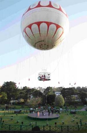 UP IN THE AIR: The Bournemouth Balloon became stuck over Bournemouth Gardens for around two hours with six passengers on board after an electrical fault. Picture: Corin Messer.