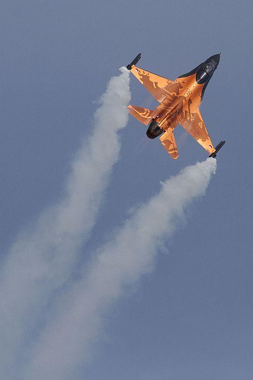 The F-16 fighter jet wows the crowds. Picture Rob Fleming.