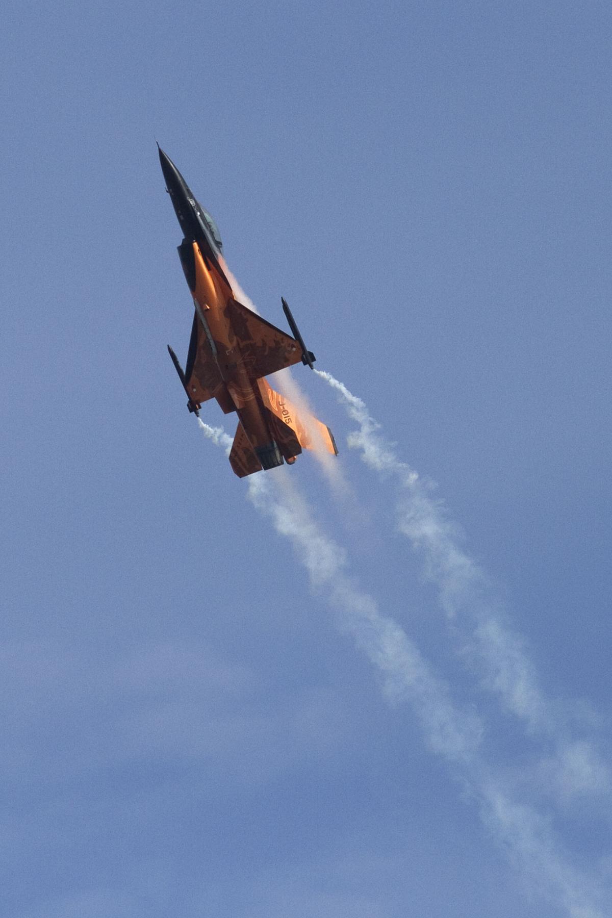 The F-16 fighter jet wows the crowds. Picture Rob Fleming.