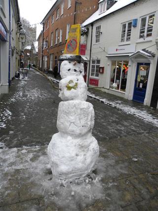 Snow finally arrived in Wimborne Minster. Snowman made in the Town Square, is Parking allowed here!!! Sent in by Anthony Oliver, MBE.