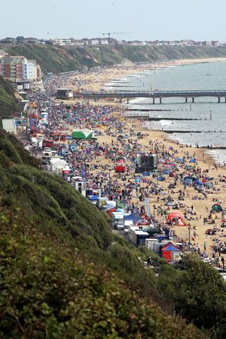 The crowds at the  2nd  day of the Air Festival 2011. 