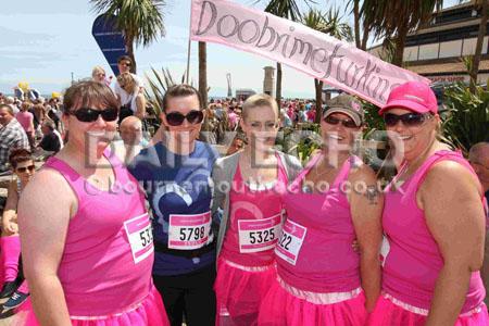 Thousands of women took to Bournemouth seafront to take part in the afternoon 5k Race For Life on June 18.