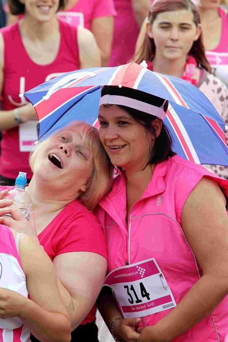 Thousands of women took to Poole Park to take part in the afternoon 5k Race For Life on June 24.