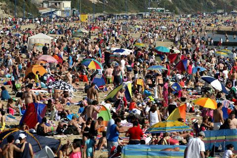 Soaring temperatures see thousands of people hitting the beaches of Bournemouth and Poole on 2nd October 2011. Photo by Corin Messer, Bournemouth Daily Echo. 
