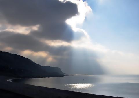 Winter Sunbeams in Chesil Cove, by Alan Cox


 
