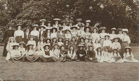 Christchurch ladies in hats circa 1900