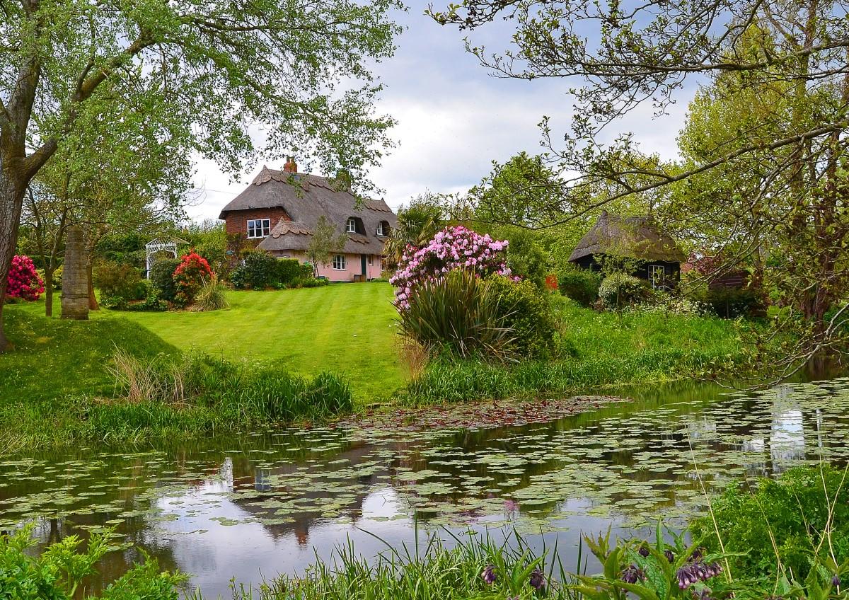 A Cottage in Throop taken by Throop Mill on the river Stour. By Mrs Rita Simmonds