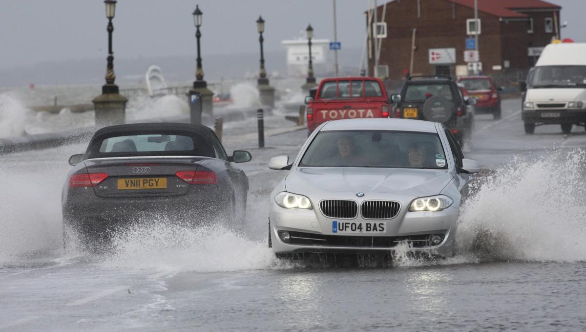 Heavy rain and strong winds cause flooding and high tides across Dorset. High Tide and heavy rain brings flooding to Shore Road in Poole.