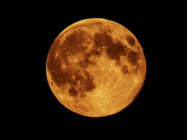 Supermoon over Poole. Picture by Chris Wiseman