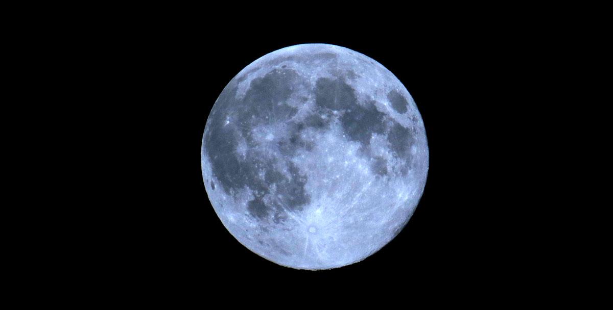 Supermoon over Oakdale. Picture by Shazz Hooper.
