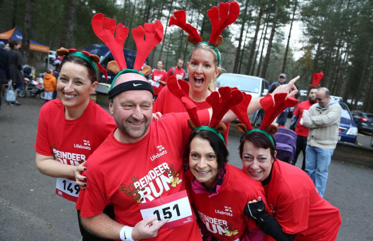 Pictures of the RNLI Reindeer Run at Moors Valley by Corin Messer