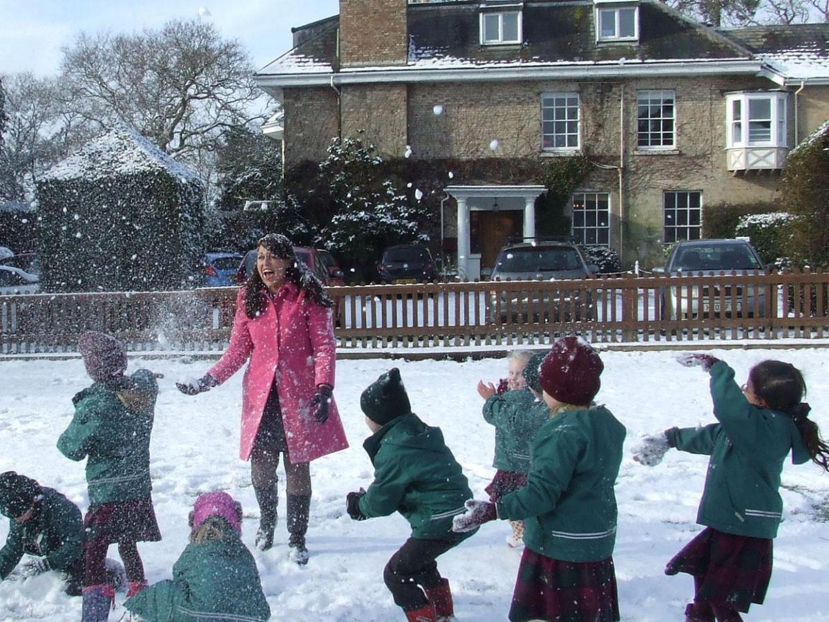Yarrells School was covered in perfect fresh snow this morning and pupils had a delightful time delving into it at break time - they always have fun outdoors but today was extra special!