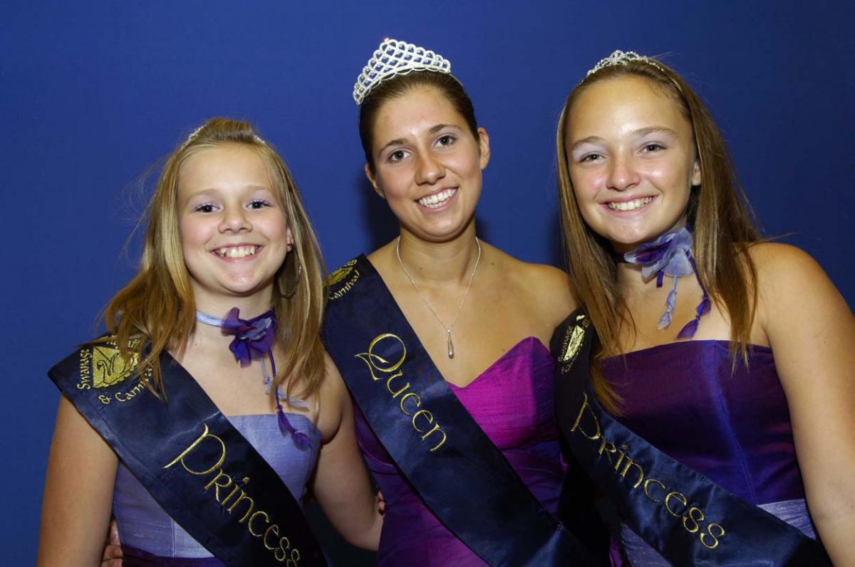 Carnival queen and princesses in 2006