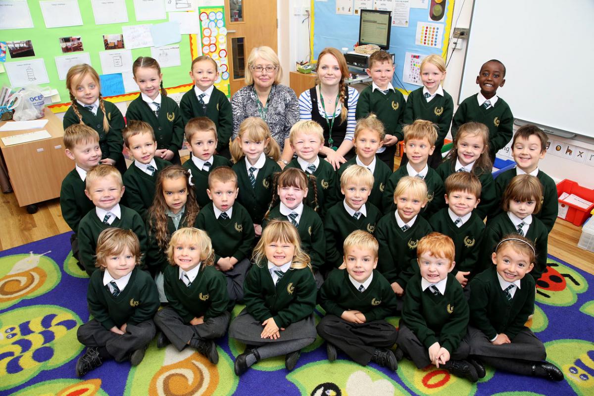 Hill View Primary School pupils with TA Lynda Hamlyn and teacher Tarryn-Leigh Bridle