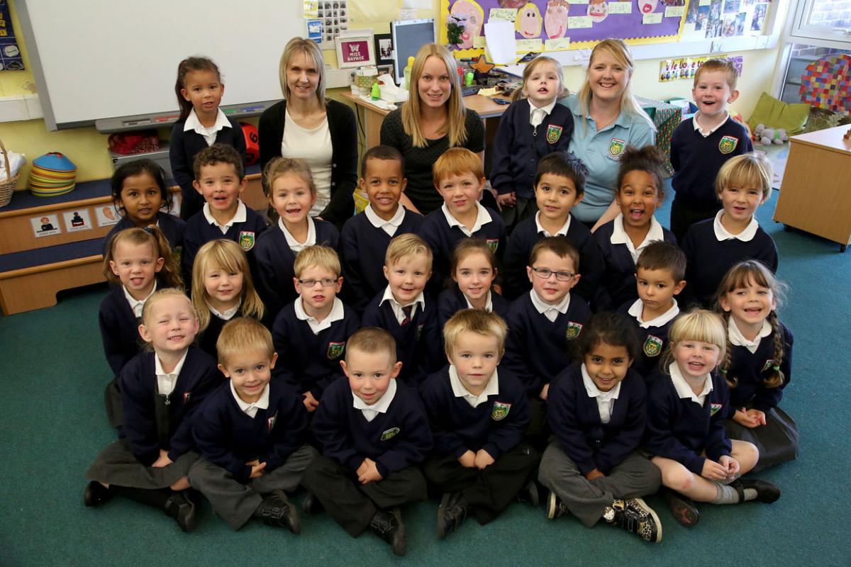 Kingsleigh Primary School pupils with TA Donna Garland, teacher Charlotte Hayhoe and TA Elaine Hayes 