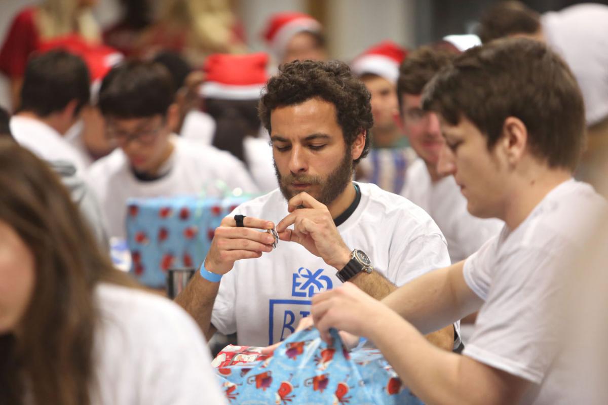 Christmas present wrap world record attempt 