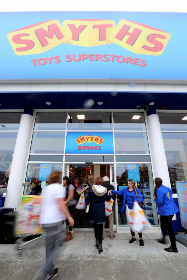 Watch Shoppers Flock To Smyths Toys Opening At Former Toys R Us