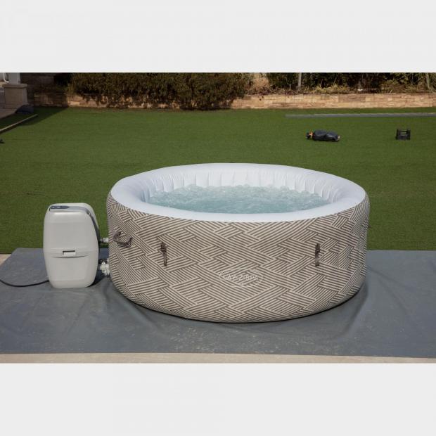 Bournemouth Echo: Lay-Z-Spa Madrid Hot Tub. Credit: Go Outdoors