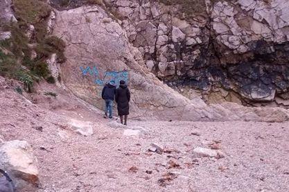 Bournemouth Echo: People spray painting at Durdle Door. Picture from Mairi Macleod