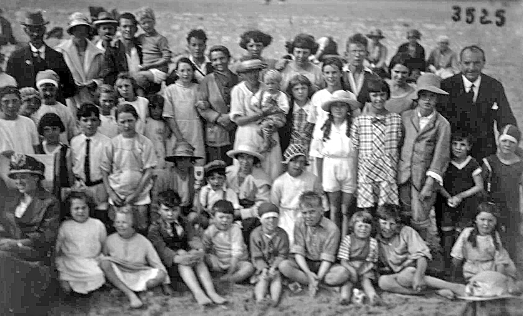 Snap shots of the past. Snap 426 Beach outing august 1923 Sent in by Mrs Jill (gillian) Jones.