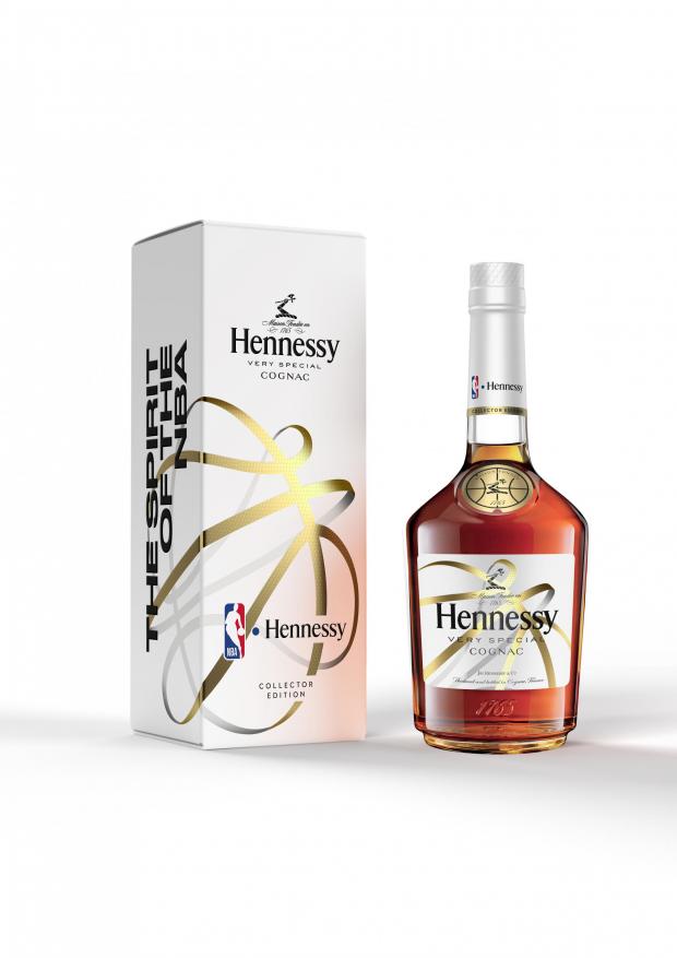 Bournemouth Echo : Hennessy's VS Spirit of the NBA Collector's Edition 2021 70CL.  Crédit photo : The Bottle Club