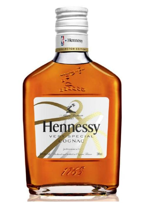 Bournemouth Echo : Hennessy's VS Spirit of the NBA Collector's Edition 2021 20CL.  Crédit photo : The Bottle Club