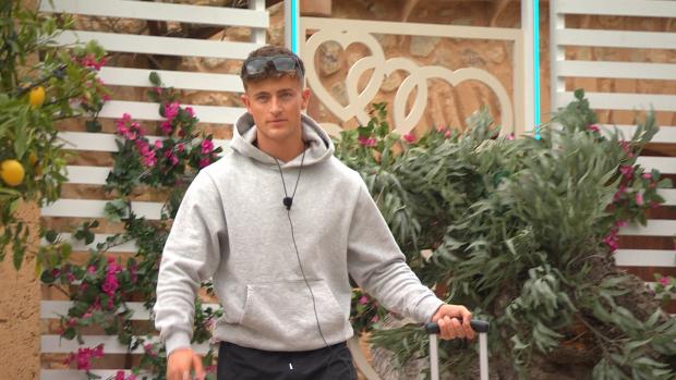 Bournemouth Echo: Liam leaves the villa. Love Island continues Sunday at 9pm on ITV2 and ITV Hub. Credit: ITV