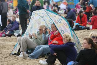 Bournemouth Air Festival 2010. Pic by Hattie Miles. Onlookers check their photographs.