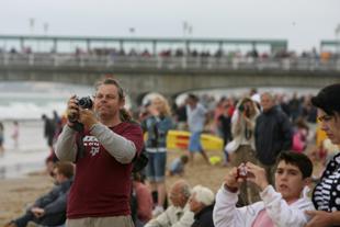 Bournemouth Air Festival 2010. Pic by Hattie Miles. Onlookers photograph the Red Arrows.