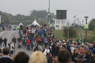 Pic Hattie Miles. Air Festival visitors on the East Cliff.