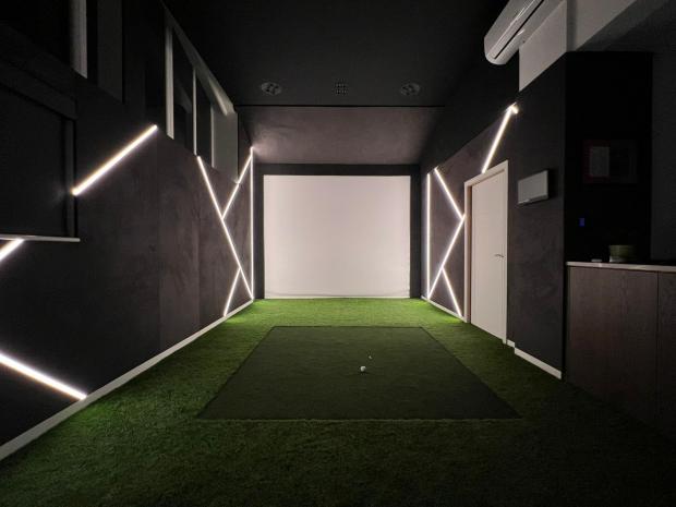 Bournemouth Echo: New high-end in-home golf simulator showroom opens in Poole.  Picture: Living House Tech