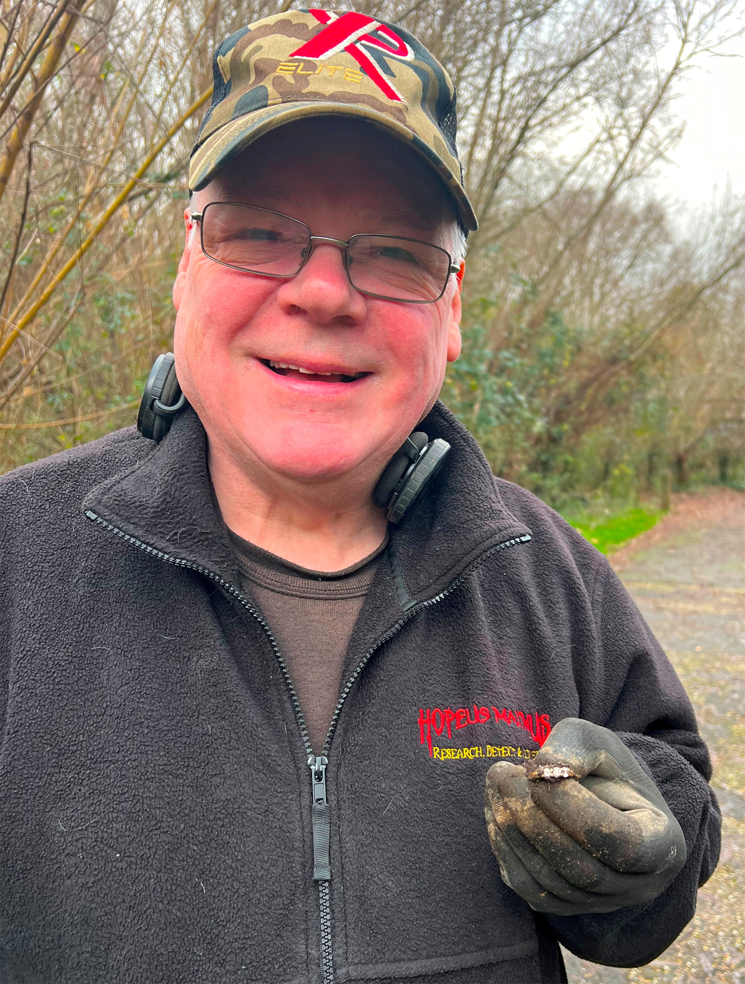 Dorset metal detectorist reunites couple with engagement ring - Vimarsana News