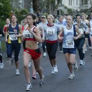 pix by Andy Horsfield - 06/04/04 - pWimrac02 Women only Poole 5km race around Poole Park in aid of the Ovacome charity.......the mass start...
