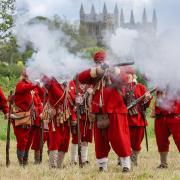 PICTURES: Sights and sounds of seventeenth century battle come to town