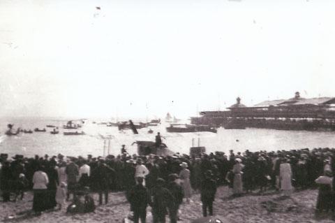 Sept 10 1919 Schneider Trophy meeting in Bournemouth - general view. Note the Seaplane in the centre with man standing in the cockpit.
