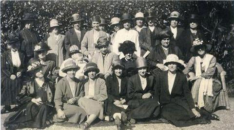The Wallisdown Women's Institute in 1915. 