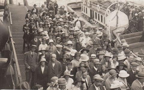Boat trip crowd August 1923. Picture believed to be taken in Bournemouth. 