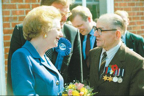 War veteran Frederick Wood, 89 tells his story to Lady Thatcher.  