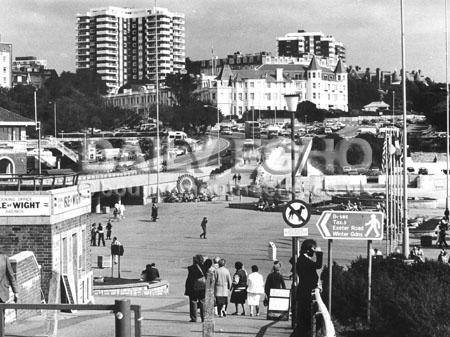 Pier approach Bournemouth towards Royal bath,  25  Sept 1986/
