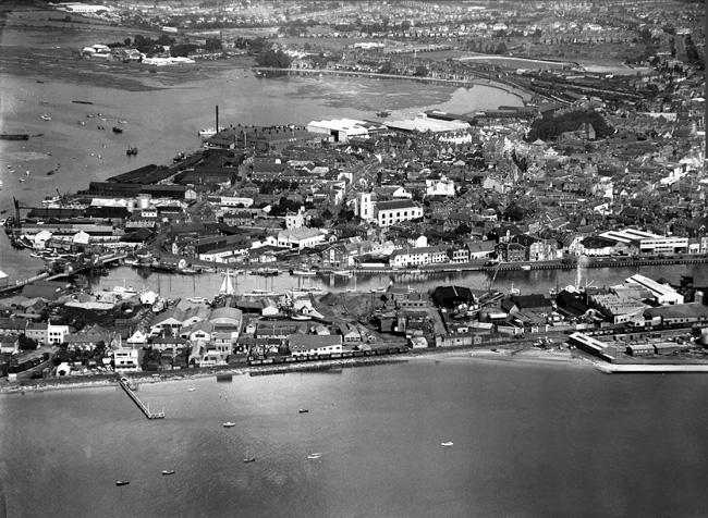 Poole Quay  circa  late 1940's - Daily Echo photo