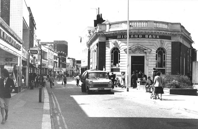 Poole High Street in 1980 showing Woolworths on the left - Daily Echo photo