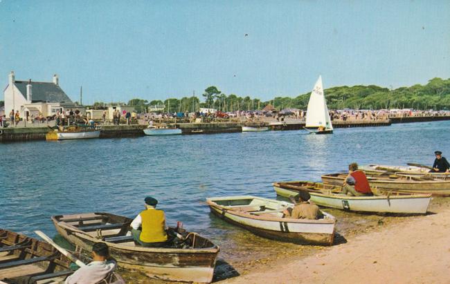 Postcard of the entrance of Christchurch Harbour. Submitted by Norman Wilkins
