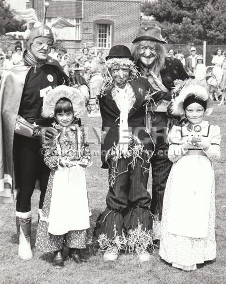 In 1982 actor Jon Pertwee, alias Worzel Gummidge, was at the Great Christchurch Show. He is seen here with the Advertiser Printo and prizewinners Elaine  Prowles, Tony Stephens and Sara Taylor.
Appeared Poole Herald Aug 6 1982