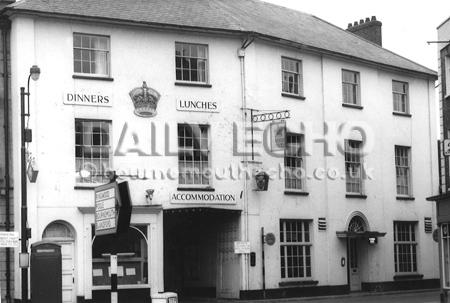 The Crown Hotel, Wimborne in 1964. Demolished in the 1970s for Barclays Bank development.