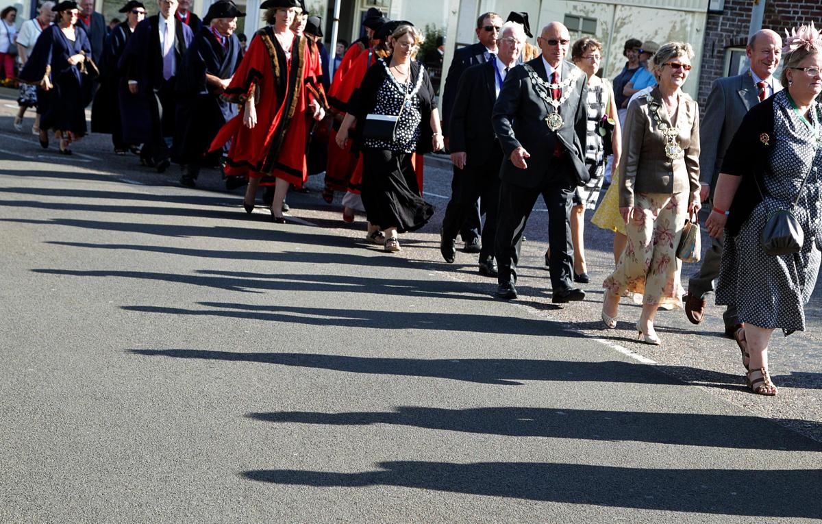 A civic service to commemorate the centenary of the start of World War One is held at St James' church in Poole followed by a parade along the quay.