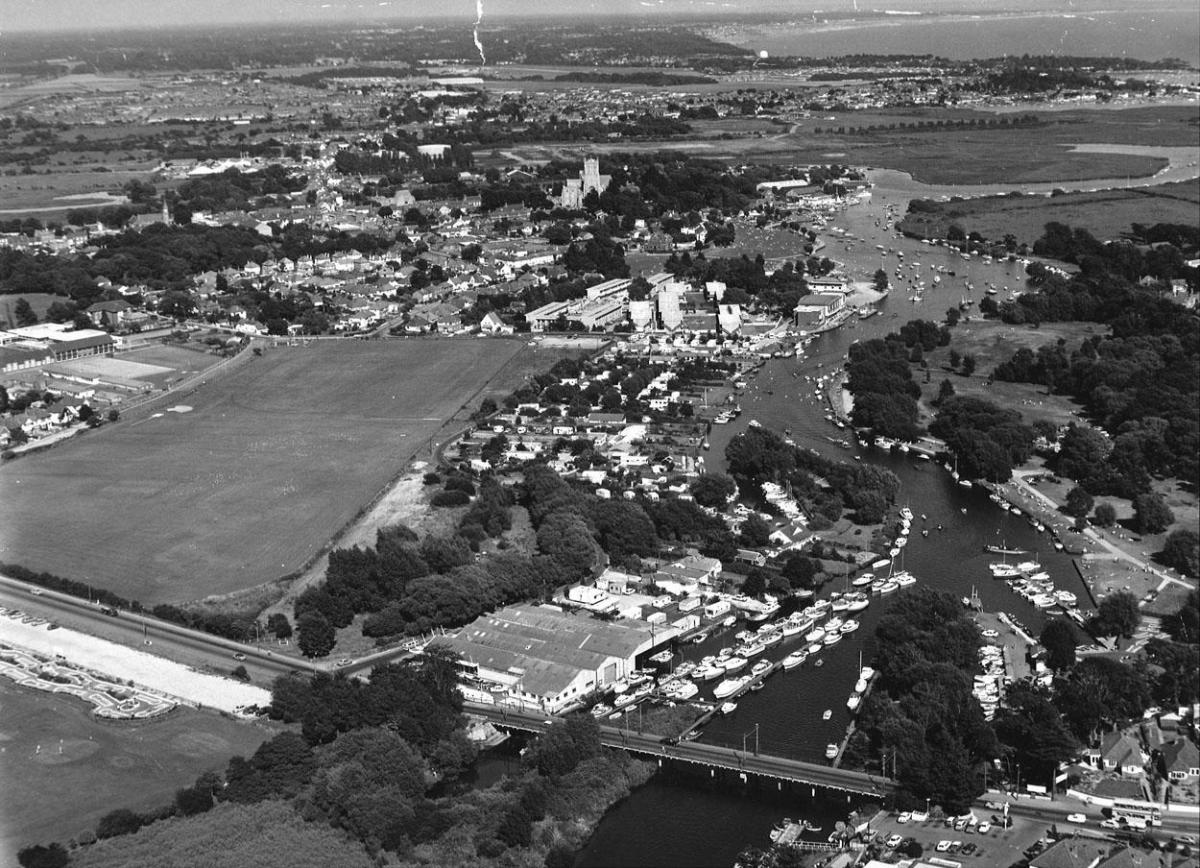 Tuckton, Christchurch in 1972. Copyright Kitchenham Ltd